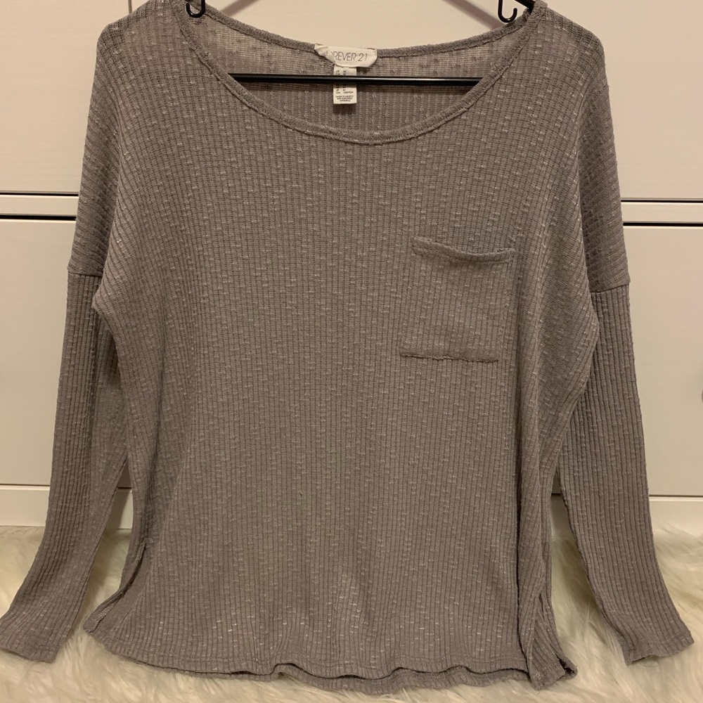FOREVER 21  LIGHT GRAY SWEATER